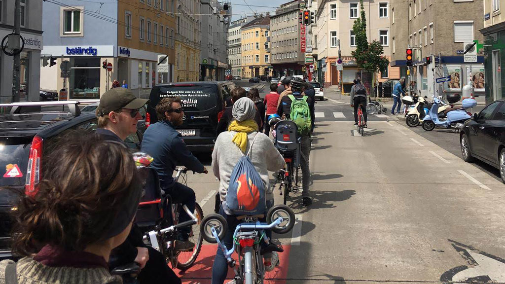 SmarterThanCar_kommraus_Vom-Parkplatz-zum-Lebensraum_02