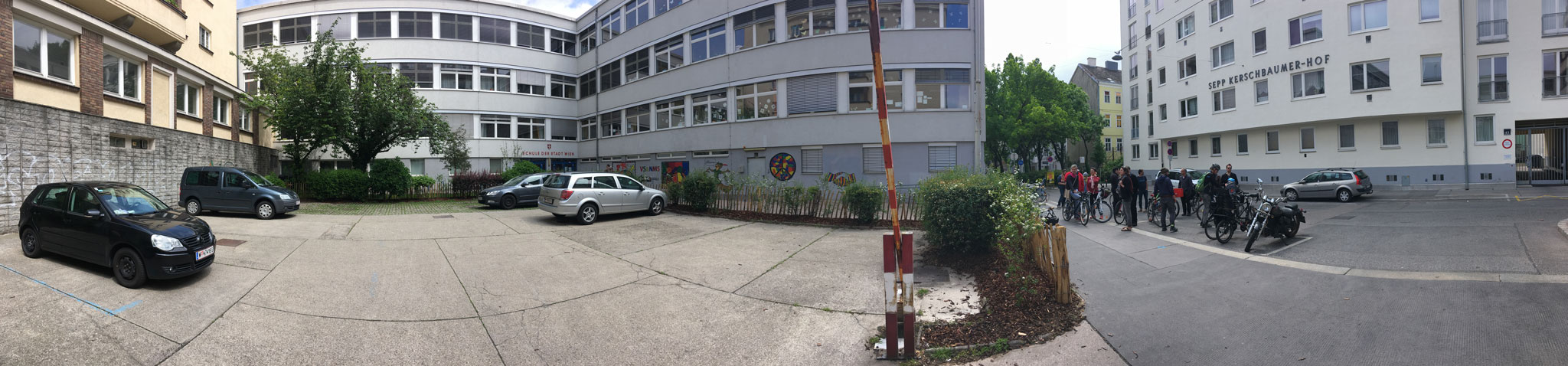 SmarterThanCar_kommraus_Vom-Parkplatz-zum-Lebensraum_pano